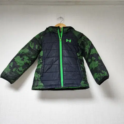 언더아머 아동 숏패딩 블랙/그린 4