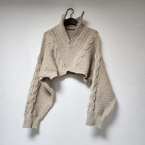 케이블 크롭 니트 집업 free