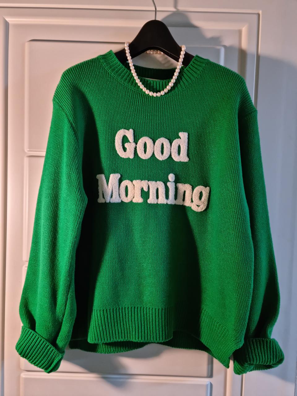 그린 뽀글 자수 레터링 슬릿 언발 루즈핏 니트