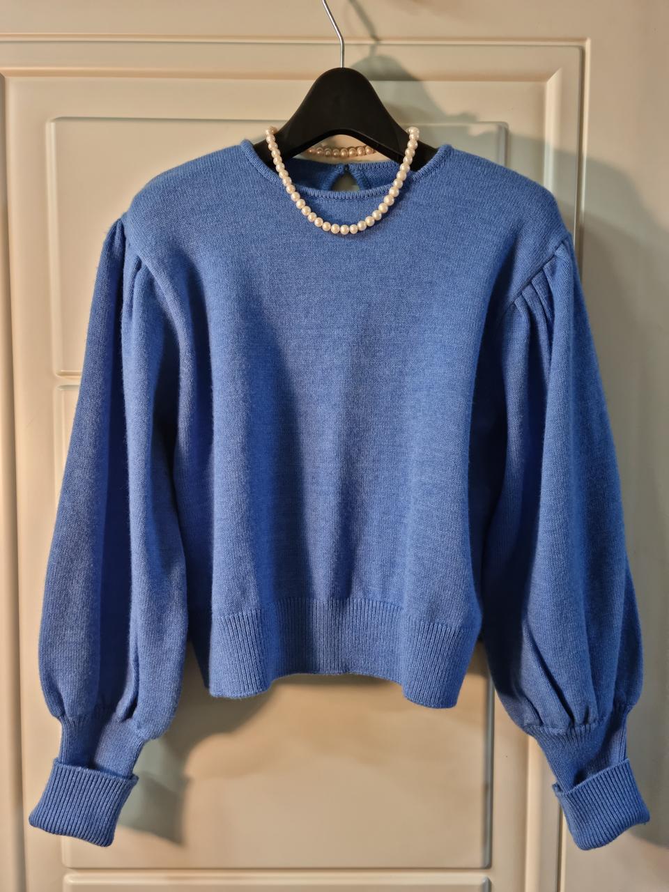 블루멜란지 퍼프 벌룬 셔링 소매 니트