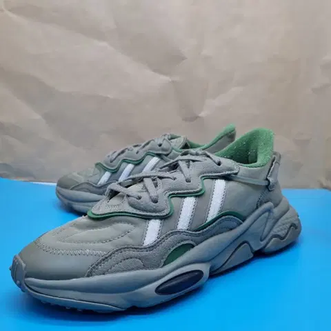 아디다스 오즈위고 카키 운동화225