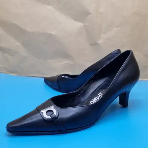 페라가모 여성펌프스6.5 235 굽5.5