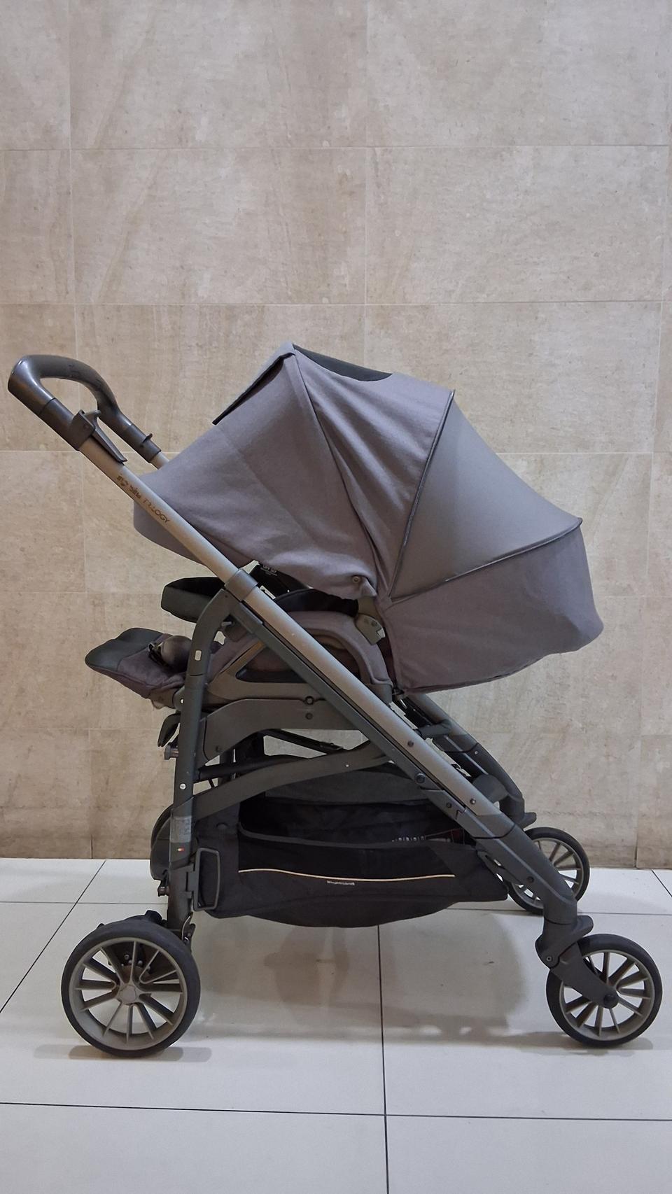 이태리제 최고급 명품 럭셔리 디럭스 유모차 잉글레시나. 1초만에 접혀 차