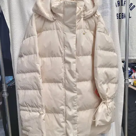 아디다스 후드 하프 패딩 여성 S. 훨 크게나왔슴