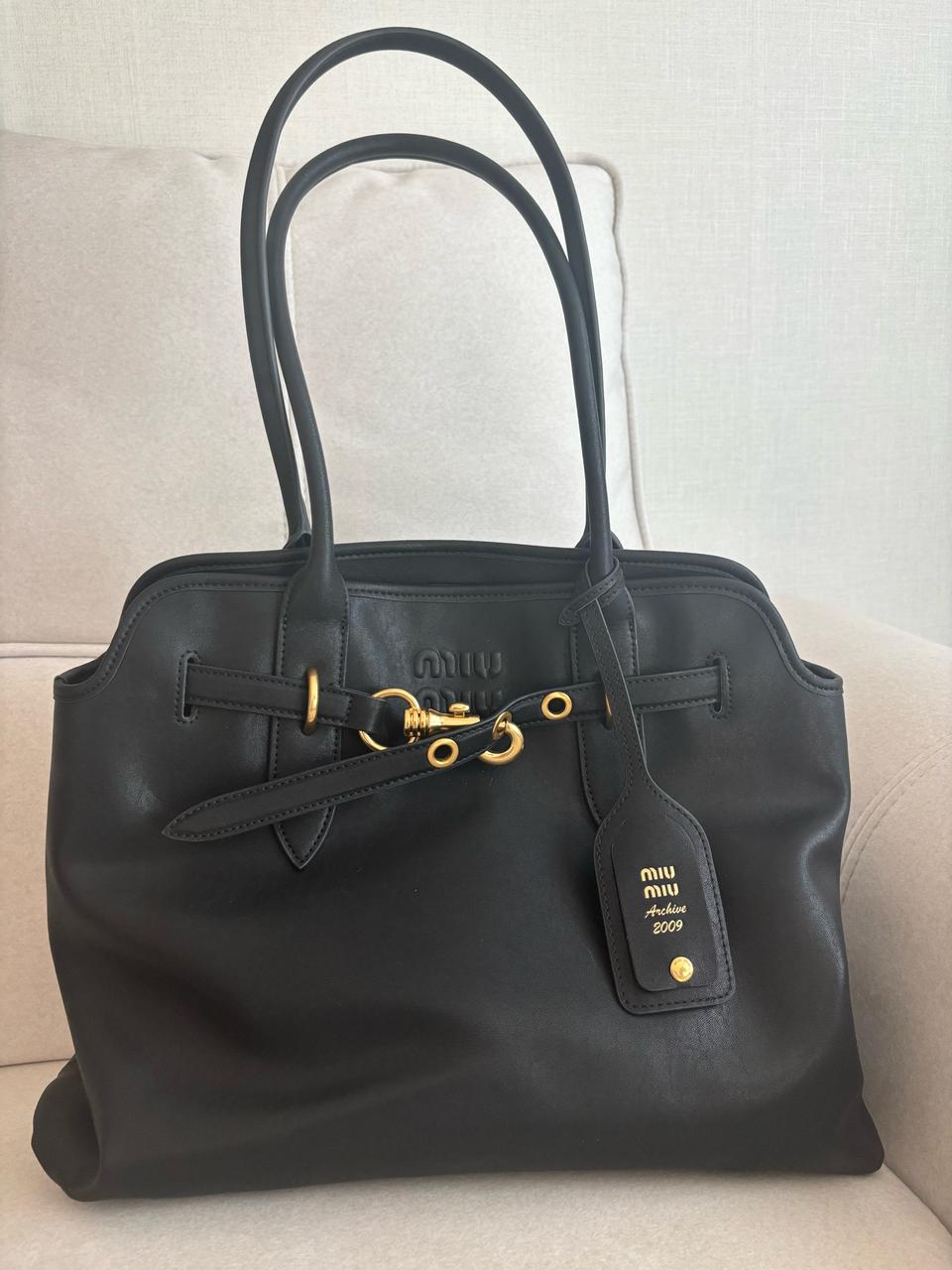 미우미우 아방뛰르 나파 가죽