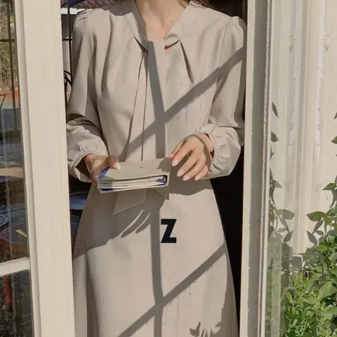 (원가 9.4) 리리앤코 베이지 타이 롱원피스