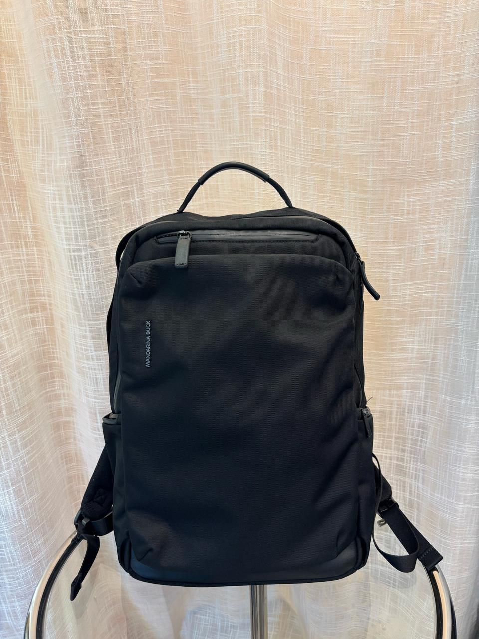 정품 만다리나덕 블랙 백팩