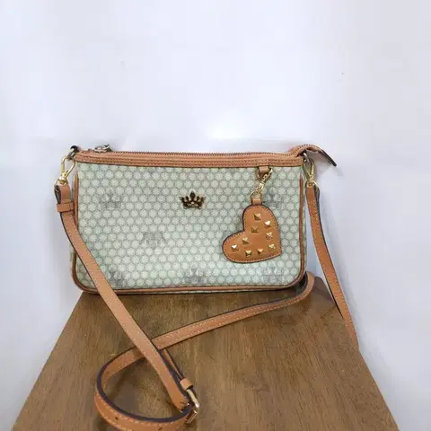 제이에스티나 숄더백