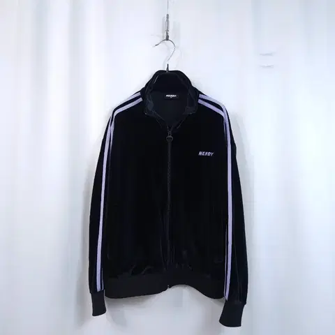 널디 벨벳 트랙 자켓 블랙