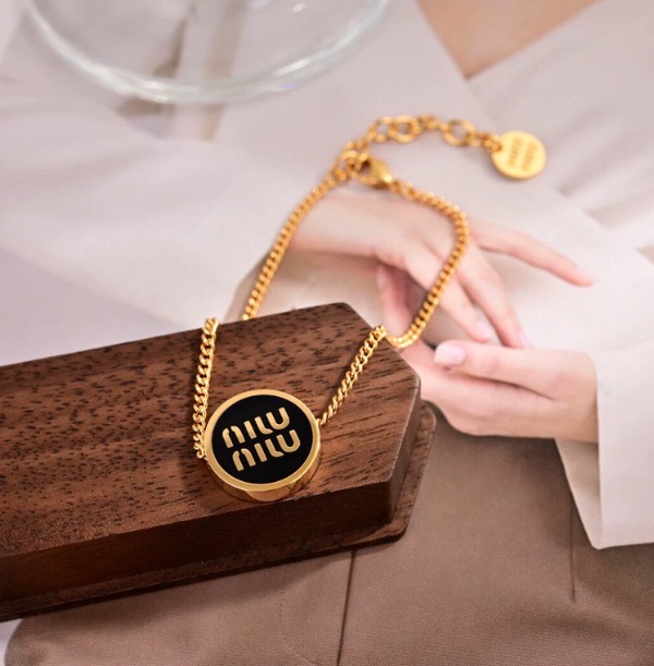 미우미우최신 레터링 팔찌