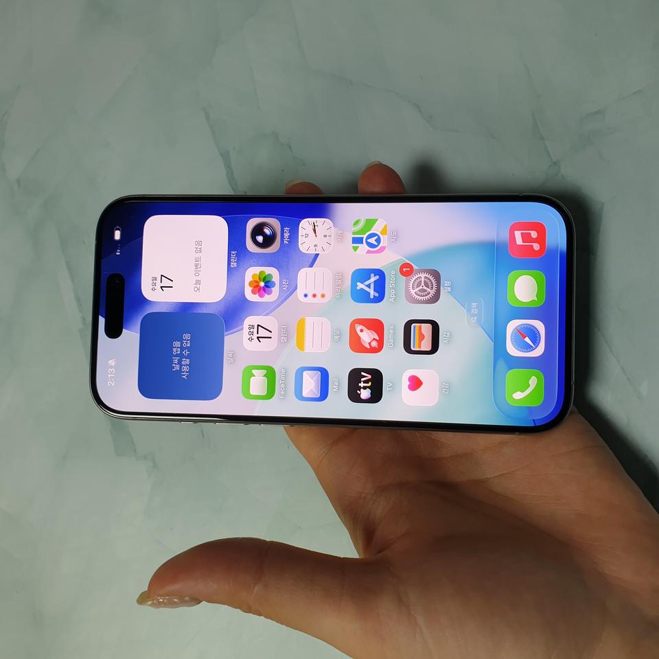 아이폰15프로 네추럴티타늄 128G A급 판매합니다