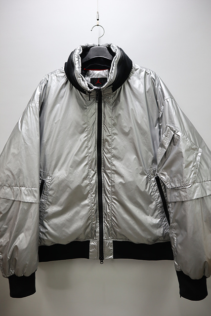 나이키 조던 오리털다운 점퍼 색상 실버