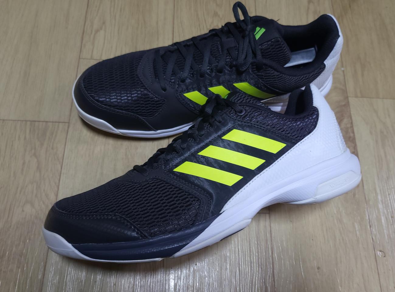 275) 아디다스 테니스화 에센스