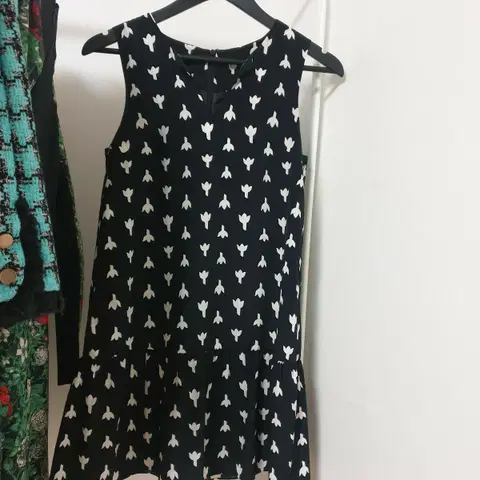 블랙 플라워 패턴 민소매 원피스