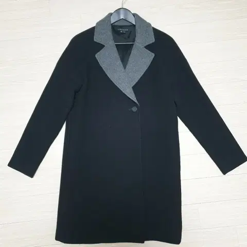 Theory 띠어리 블랙/그레이 울코트 기본템