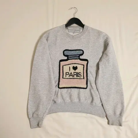 미카엘라버거 향수병 니트맨투맨 기모 스웻