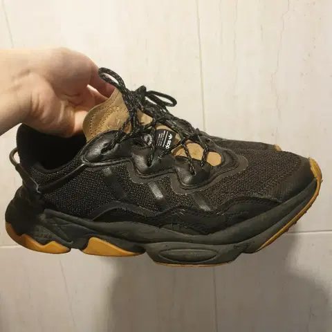 아디다스 오즈위고 블랙 운동화 250