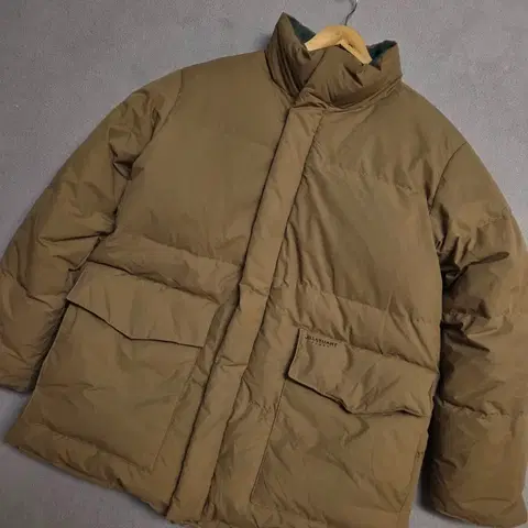 (105) 질스튜어트 세미오버핏 덕다운 양면 패딩 남