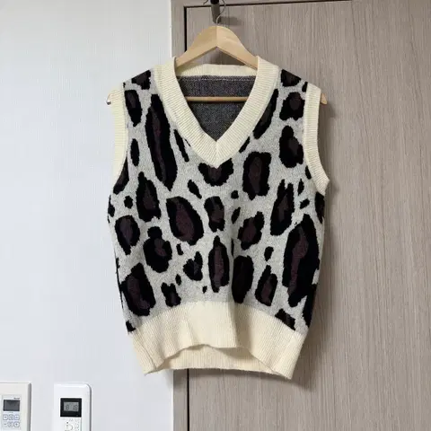 레오파드호피 니트조끼
