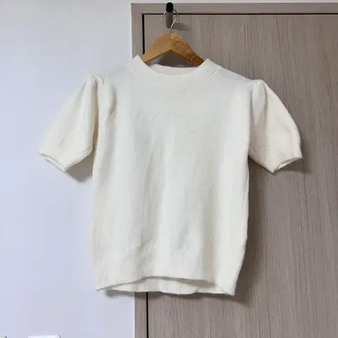 퍼프 반팔니트 아이보리