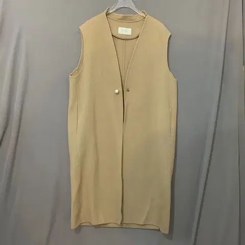 82 한섬 타임 핸드메이드 캐시미어 혼방 슬리브리스 베스트 롱코트