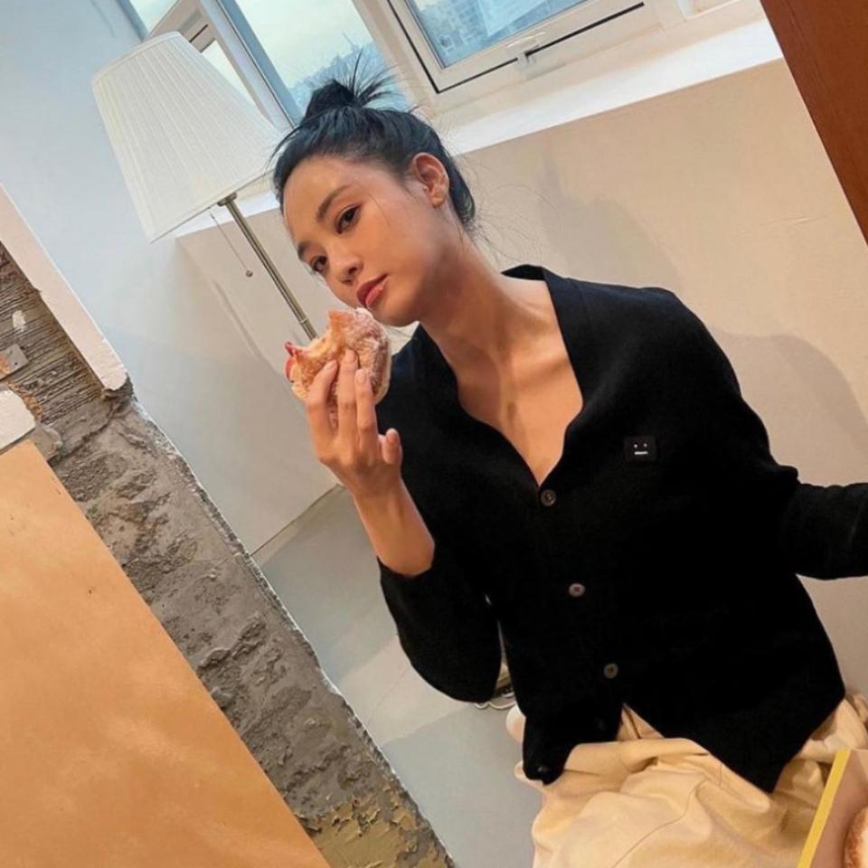 아크네스튜디오 케베 페이스 가디건