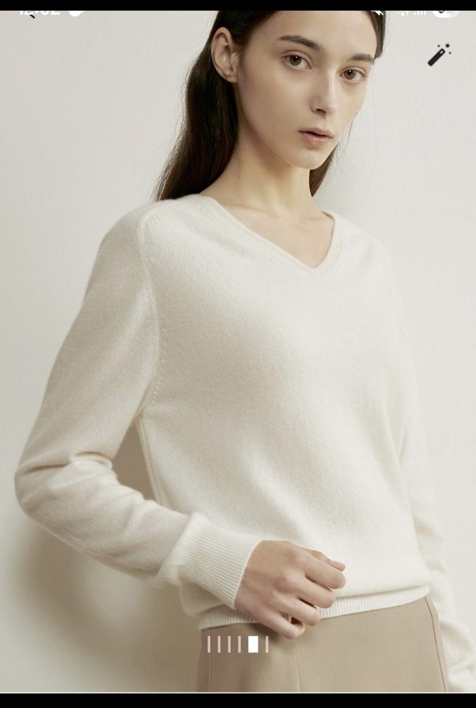 더캐시미어 22 브이넥니트