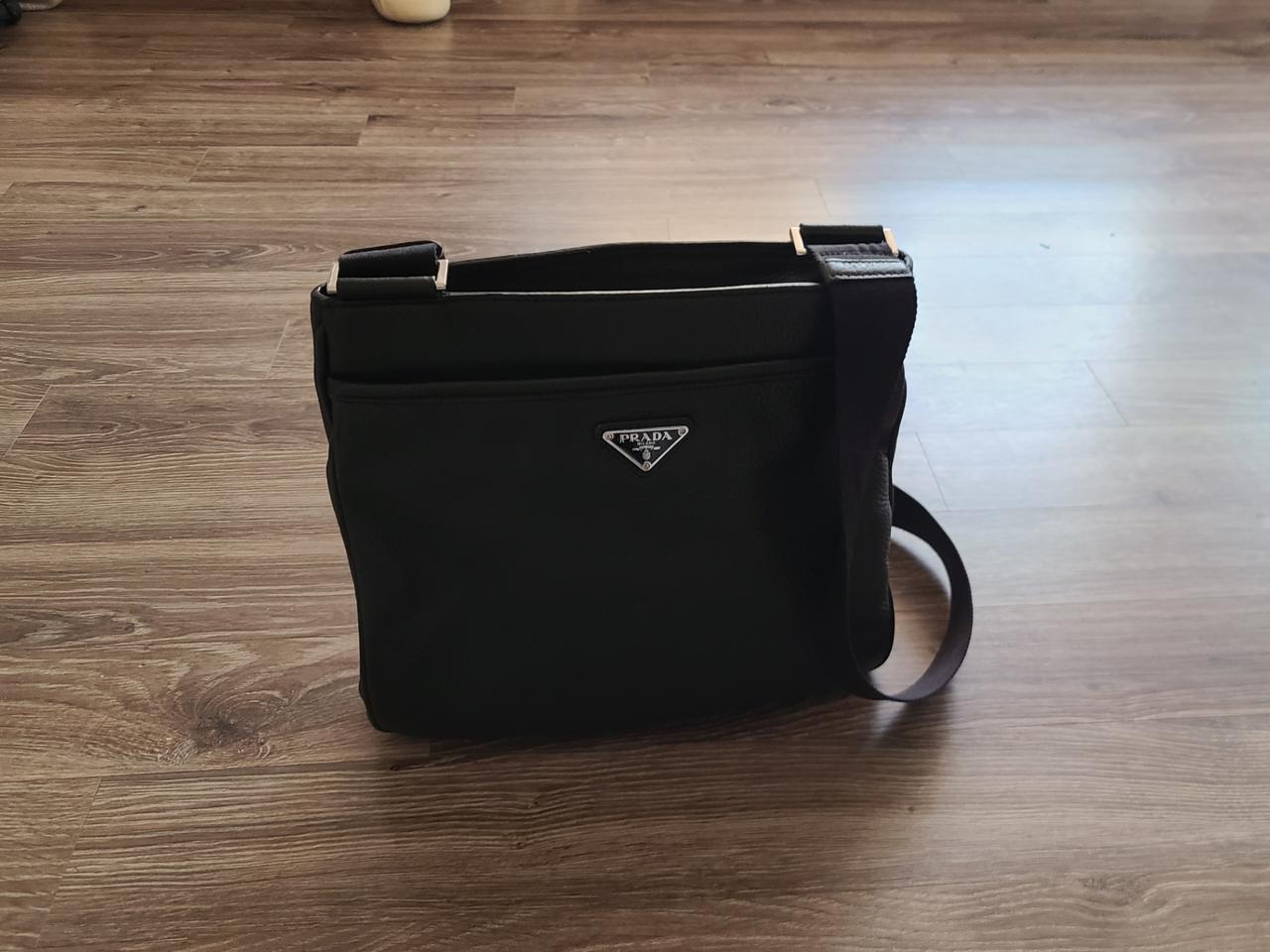 프라다 레더 크로스백 반돌리에숄더백테수토호보백네오노에구찌루이비통디올호보백