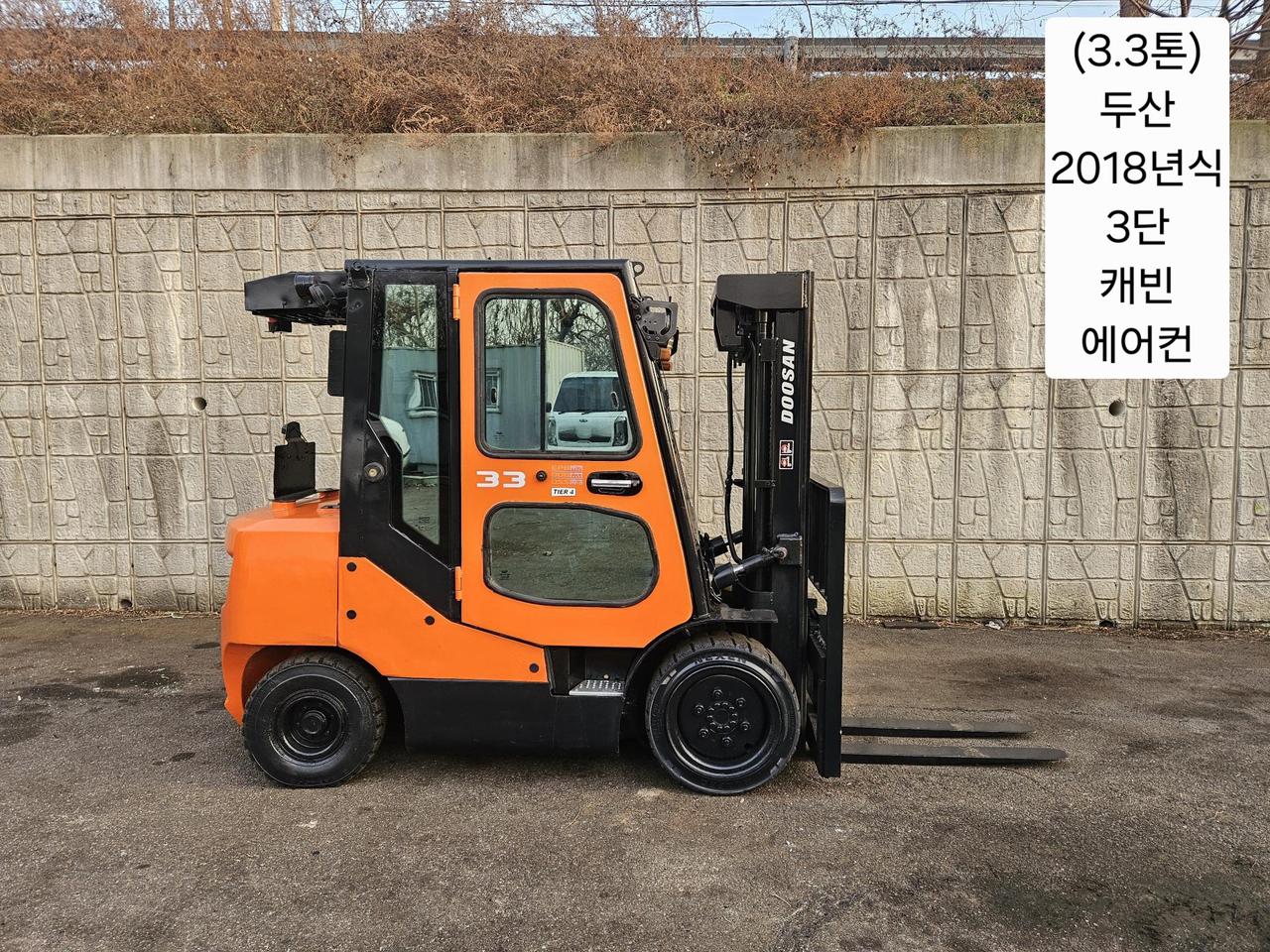 중고지게차 두산 D33SE-7 디젤 3.3톤 3단 지게차(캐빈. 에어컨)
