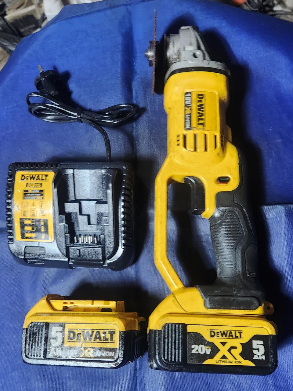 디월트 18v 충전그라인더 DCG412 팝니다