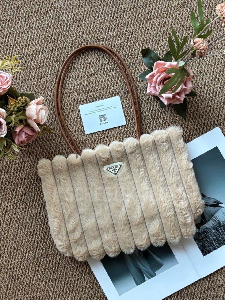 프라다뷰티 퍼 숄더백 브라운 VIP 기프트백