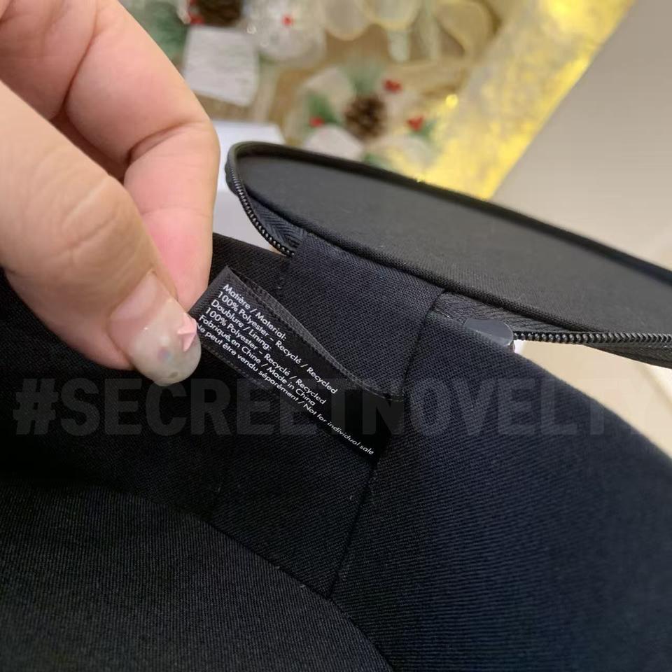 미우미우뷰티 신상 블루 원형 파우치 VIP