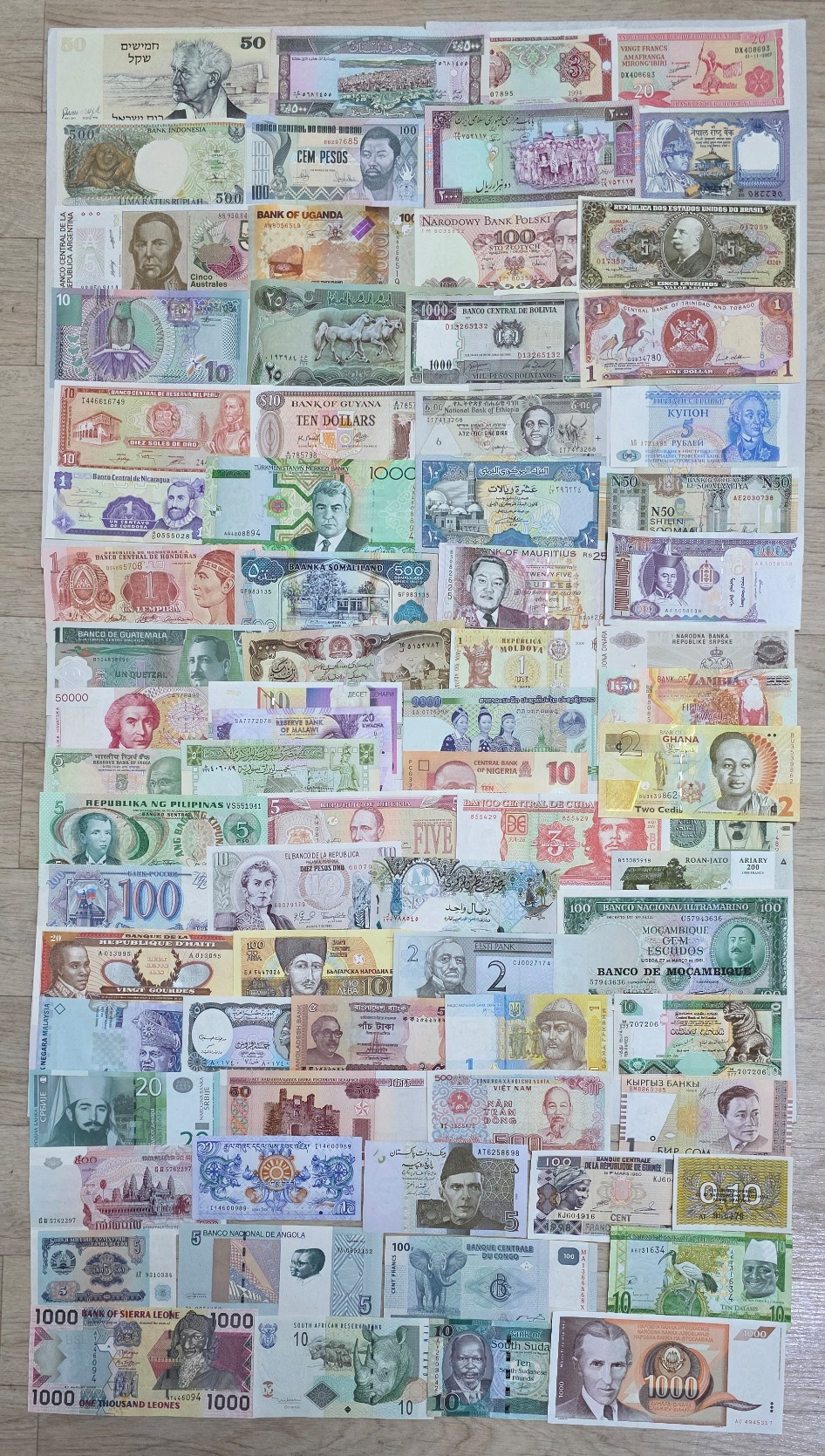 전세계 75개국 75종 미사용 지폐