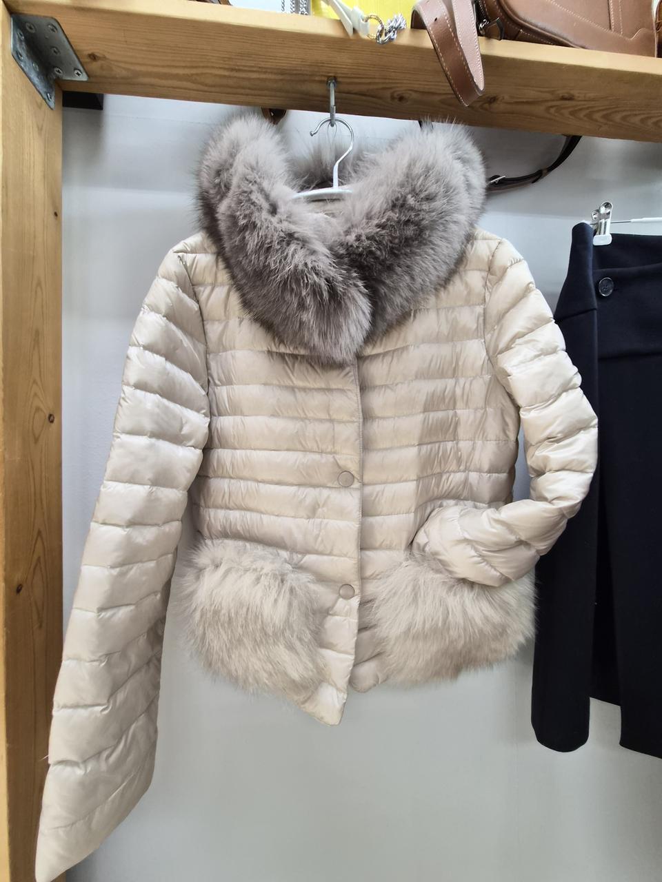 아이보리 다운패딩. 폭스퍼 주머니