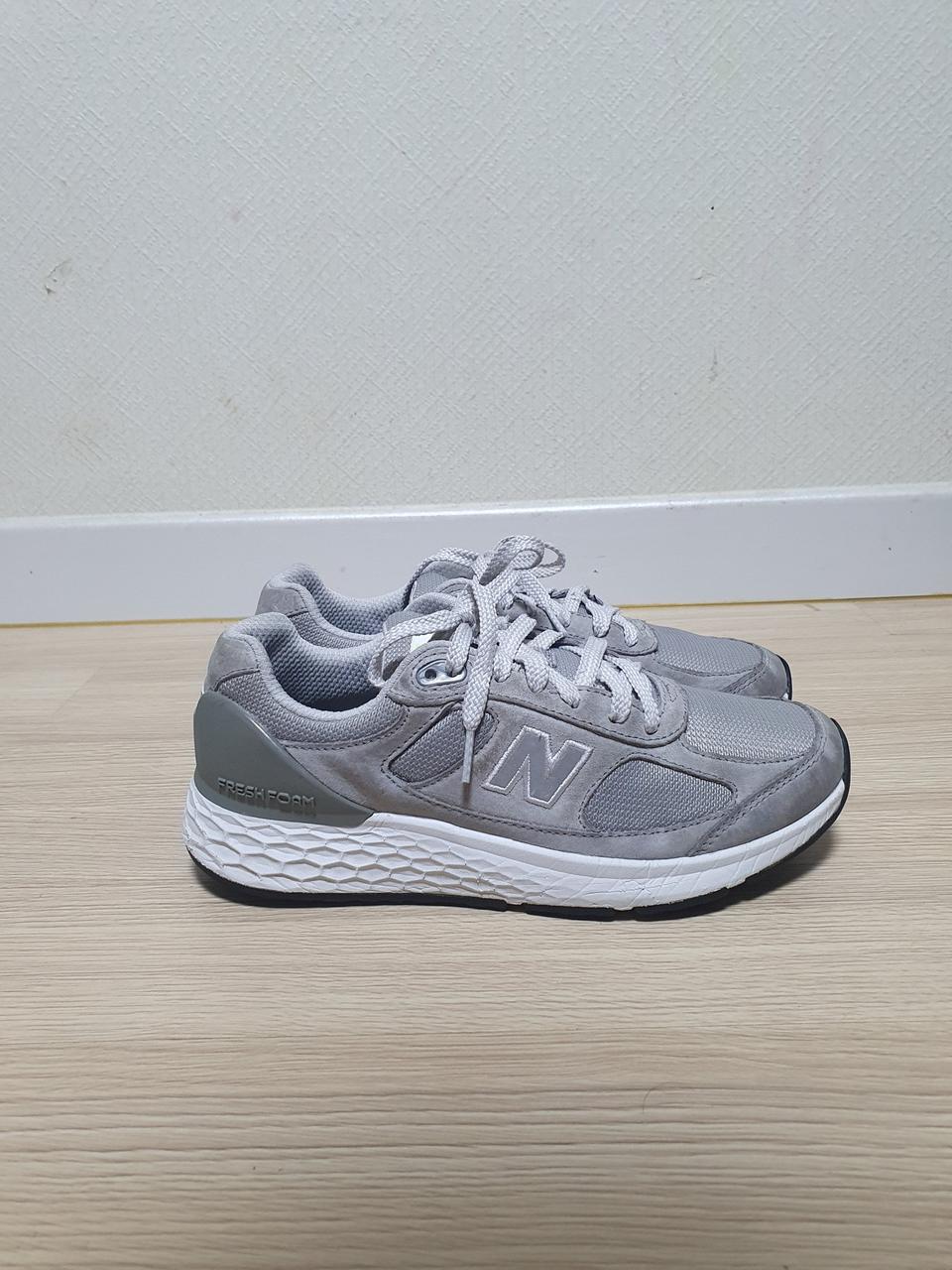 뉴발란스 1880 프레쉬폼 운동화 250