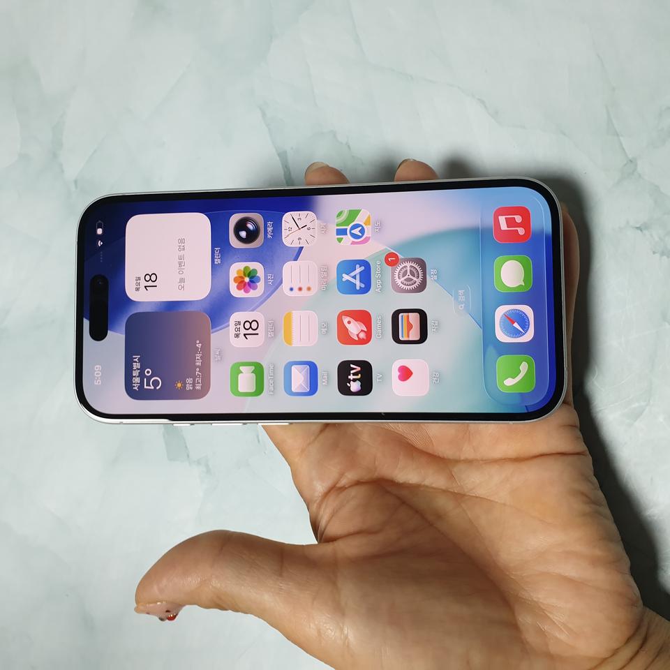 아이폰16 화이트 128G S급 판매합니다