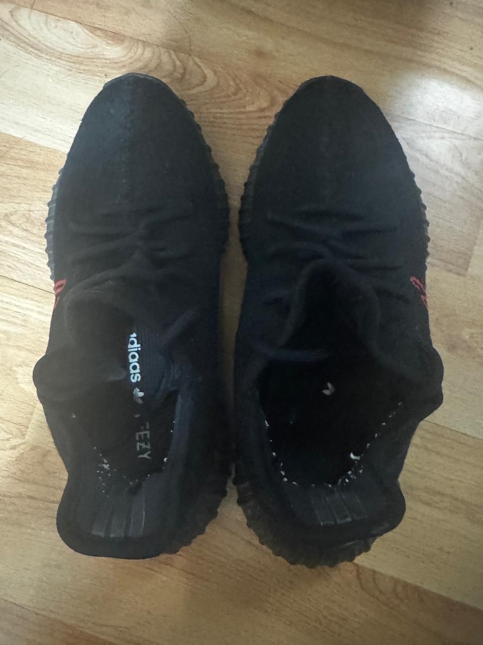 이지부스트350 v2 블랙래드