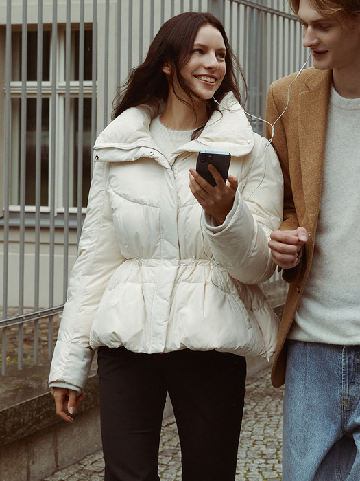 브라이드앤유 자밀라 구스 다운 숏 자켓 크림