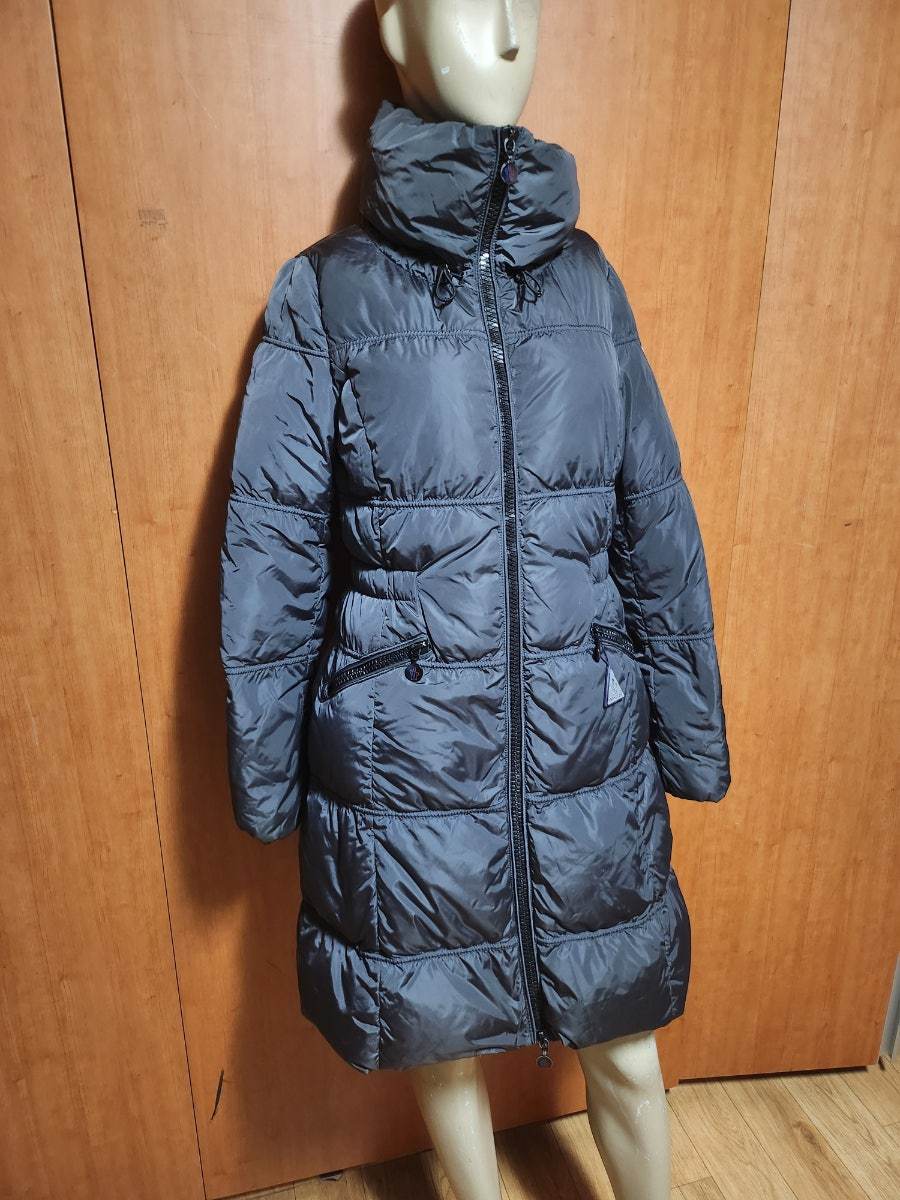 MONCLER몽클레어여성롱패딩2사이즈입니다