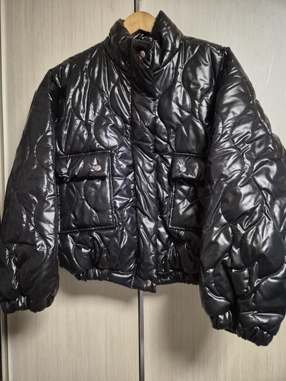 IU 브랜드의 블랙 푸퍼 패딩