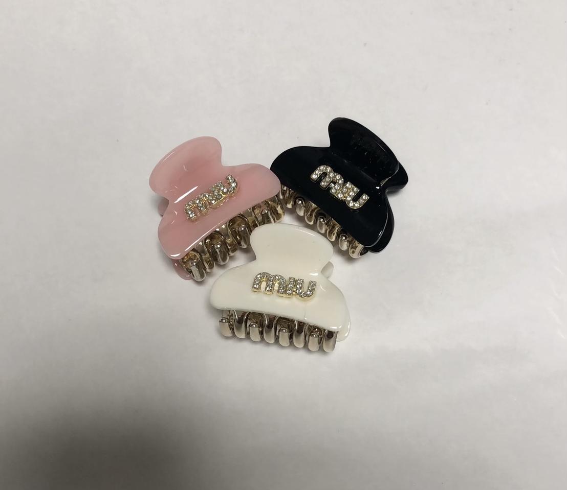 미우미우 헤어핀