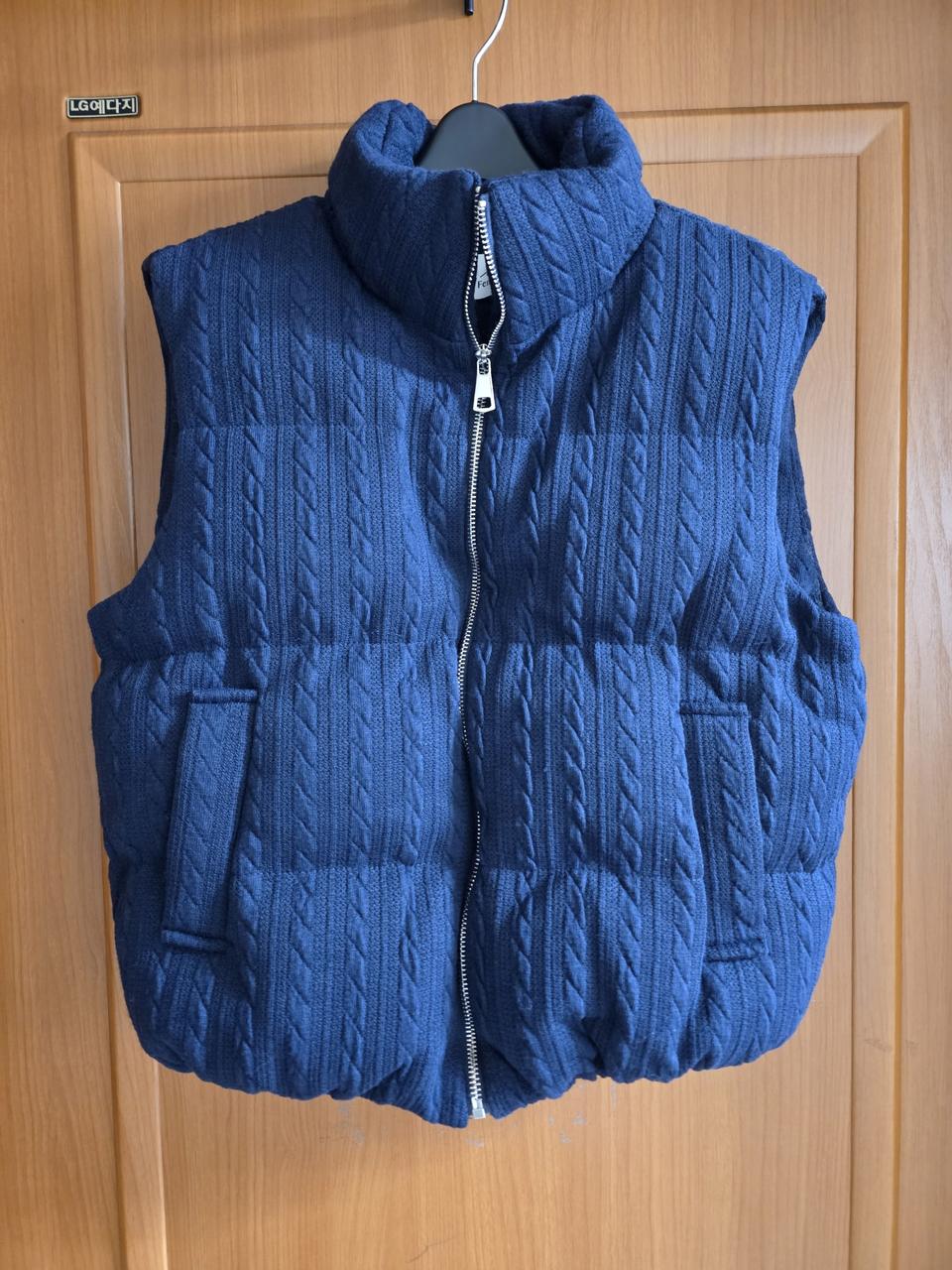 (새상품) 웰론 헤링본 니트 재질 진네이비 패딩조끼(따뜻해요)