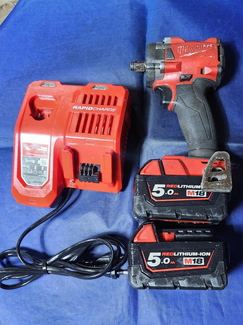 밀워키 18v 충전임팩렌치 M18 FIW212 팝니다