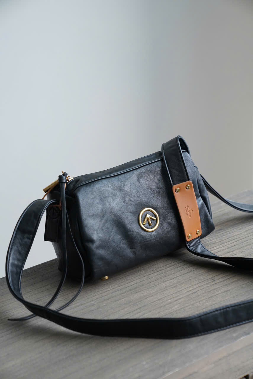 그로토 블랙스톤 크로스백 새상품