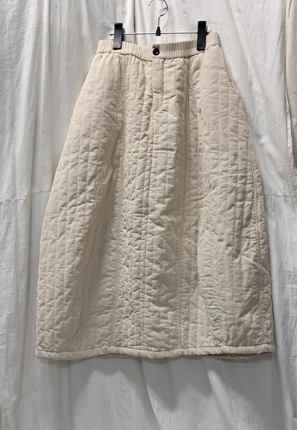 아이보리 누빔 스커트