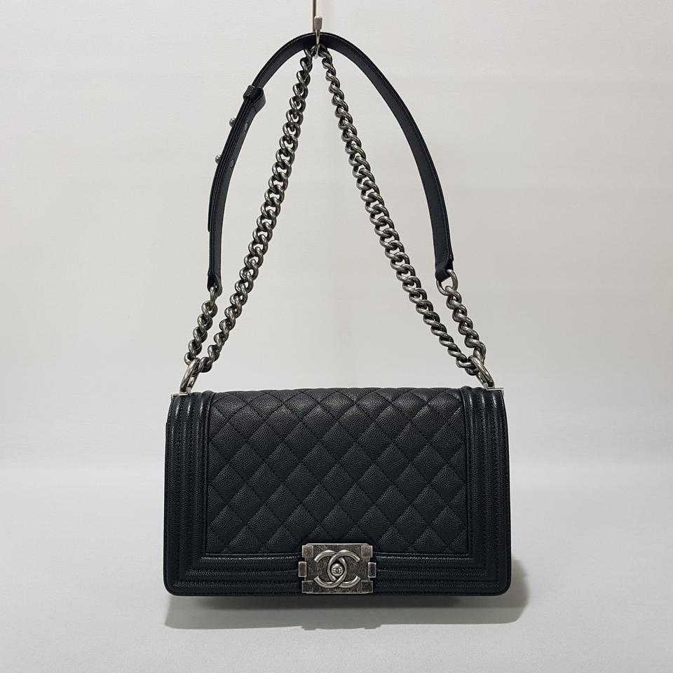 정품)샤넬 보이백 미듐 블랙 캐비어 A67086