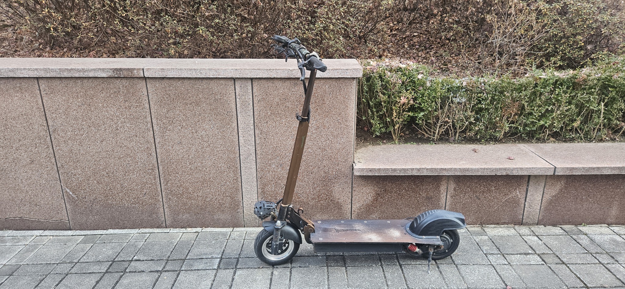 나노휠 NQ-AIR 1000W 전동킥보드 팝니다