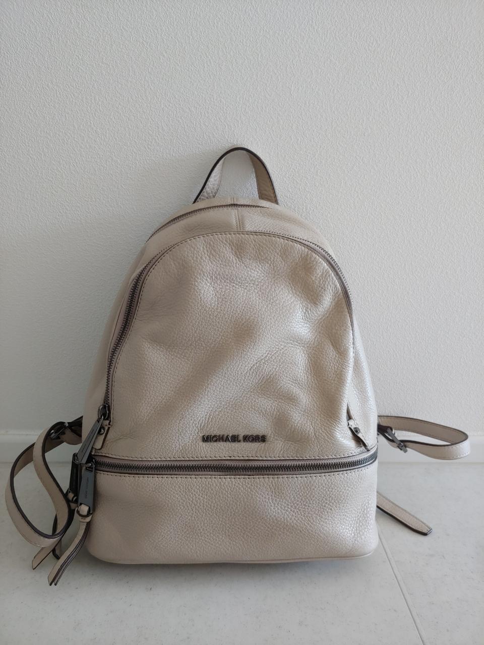 마이클코어스 백팩