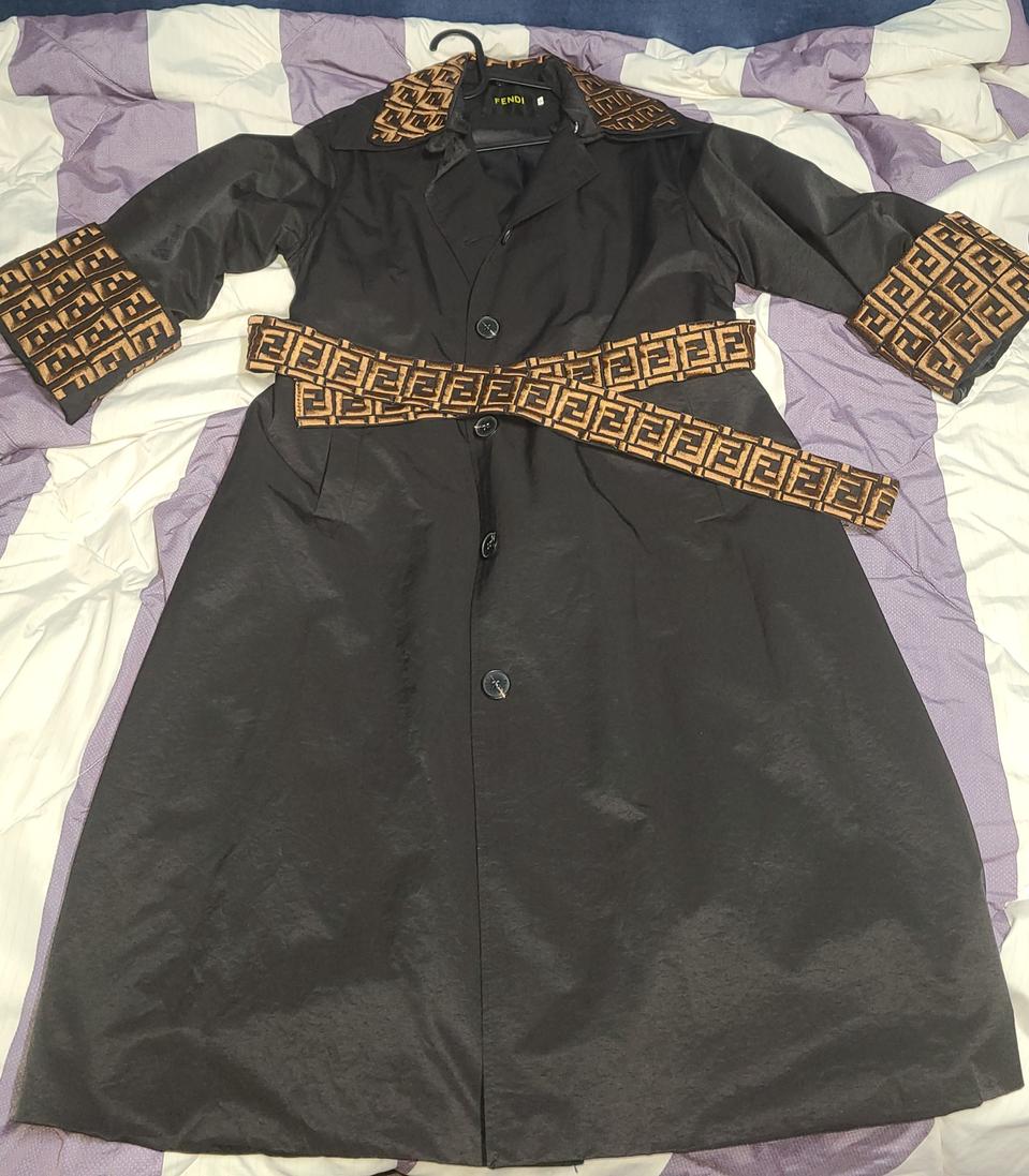 펜디 FF자수 트렌치 코트 급처 선착순