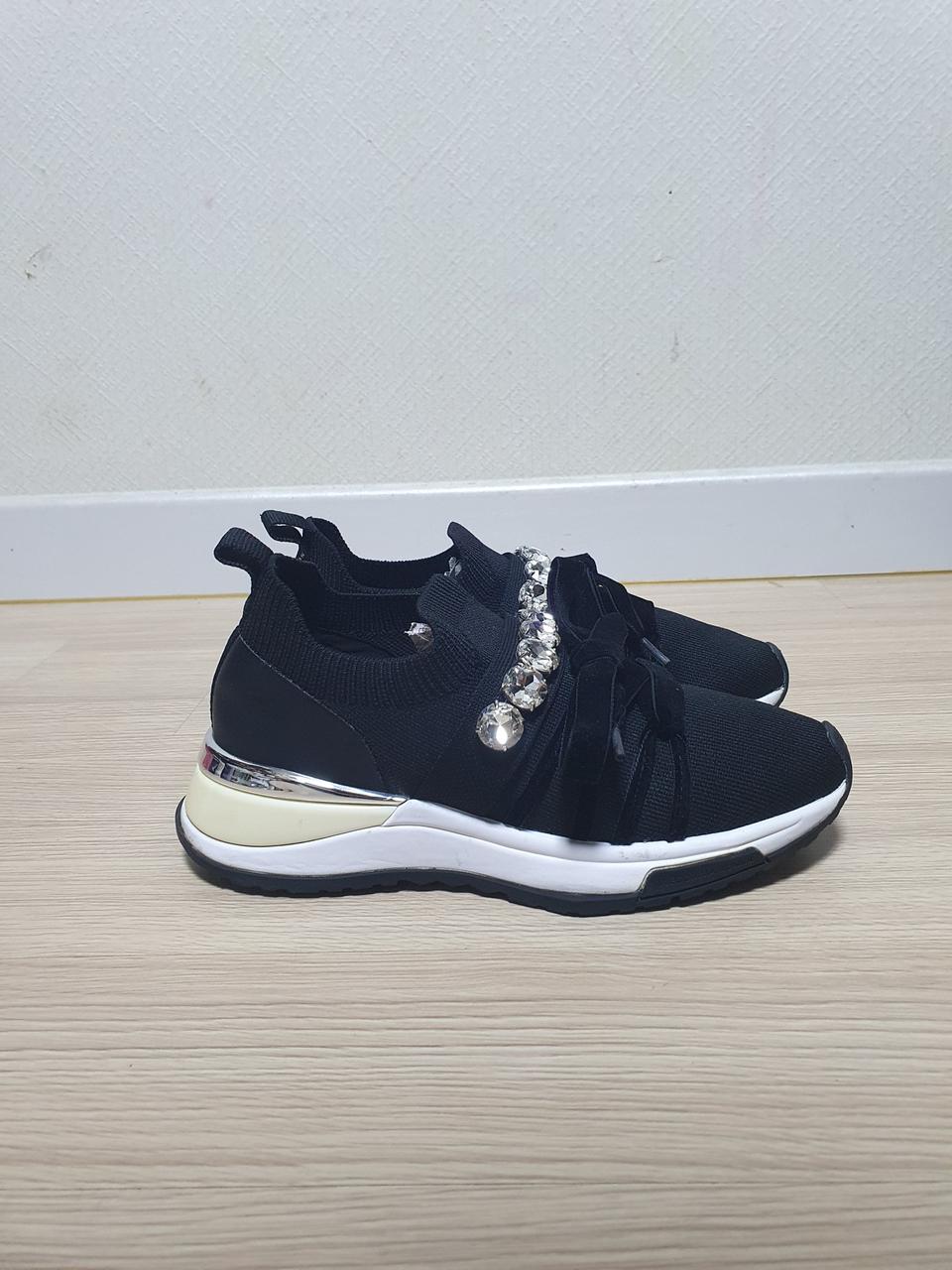 슈콤마보니 뉴 넬라 스니커즈 235